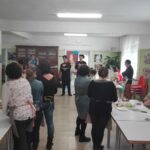 Explicación de Óscar Carbonell y ayudante