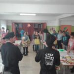 Explicación de Óscar Carbonell y ayudante