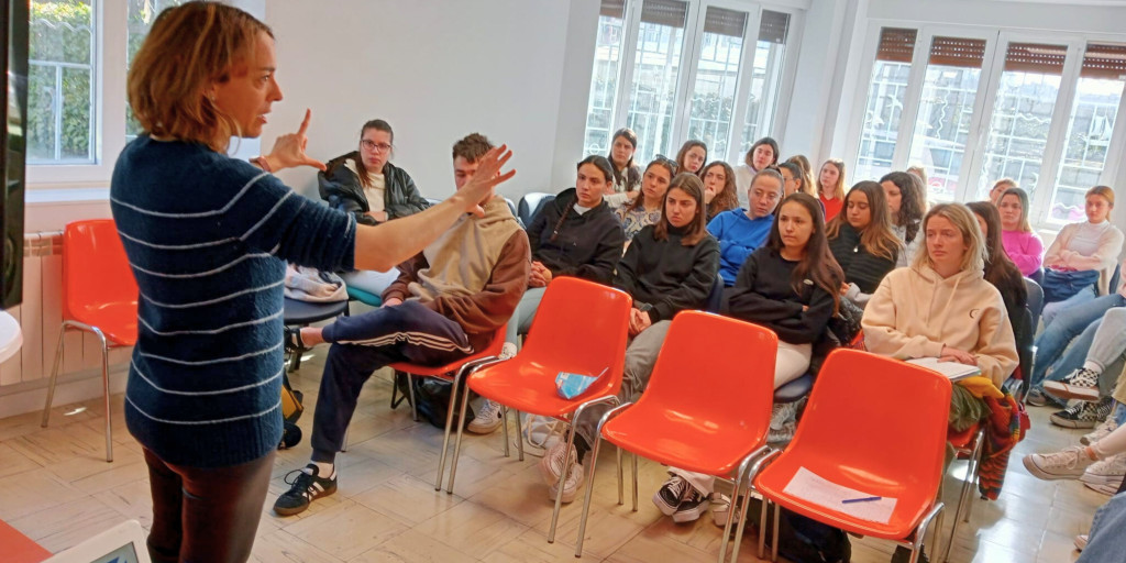 Alumnado de 3a de pedagogia de la UBU visitan ARANSBUR