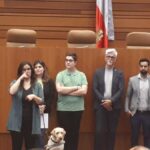 Javier a la espera de leer el manifiesto