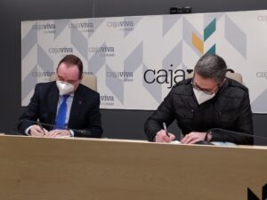 Ramón Sobremonte, Director General de Cajaviva Caja Rural, y Óscar Vidal, vicepresidente de ARANSBUR