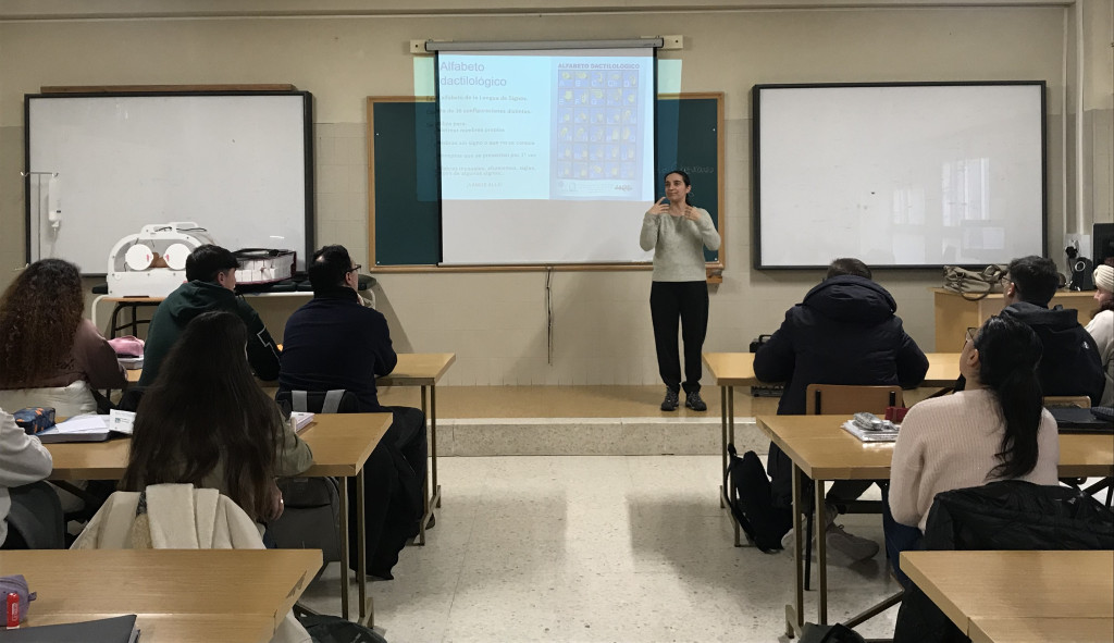 Talleres de LSE en los ciclos sanitarios del colegio ‘Círculo’ 3 IMG 2599
