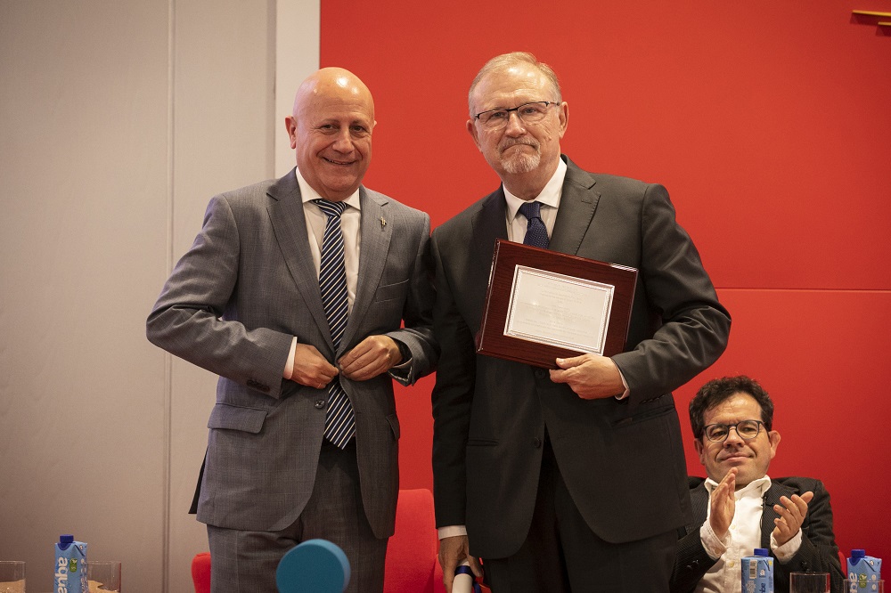 Se entrega el PREMIO FIAPAS DE INVESTIGACIÓN EN DEFICIENCIAS AUDITIVAS 1 Premio FIAPAS 2022 02