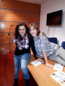 Marisol con la autora del libro, Natalia Sanchidrián